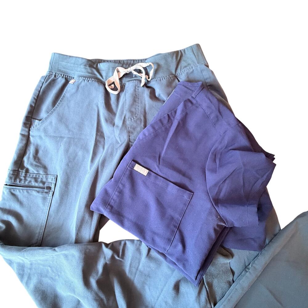 SET of Medium Figs Scrubs Gray Zamora Jogger Pants & Navy‎ Catarina Scrub Top